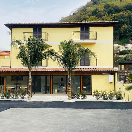 Villa Delle Rose Наполи Екстериор снимка