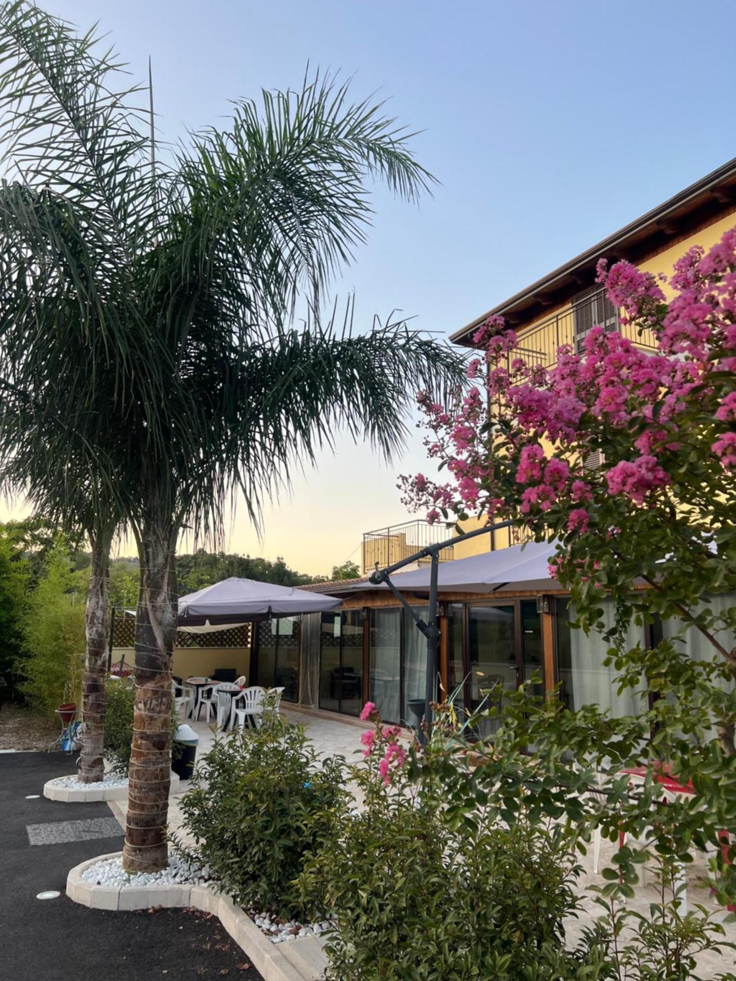 Villa Delle Rose Наполи Екстериор снимка